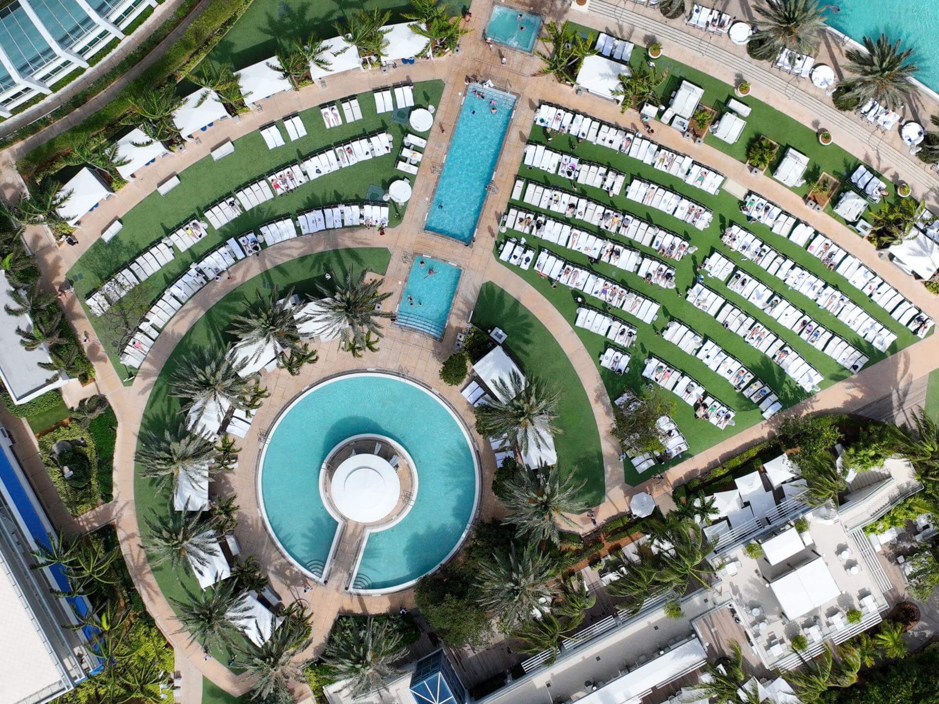 Fontainebleau Miami Beach pool