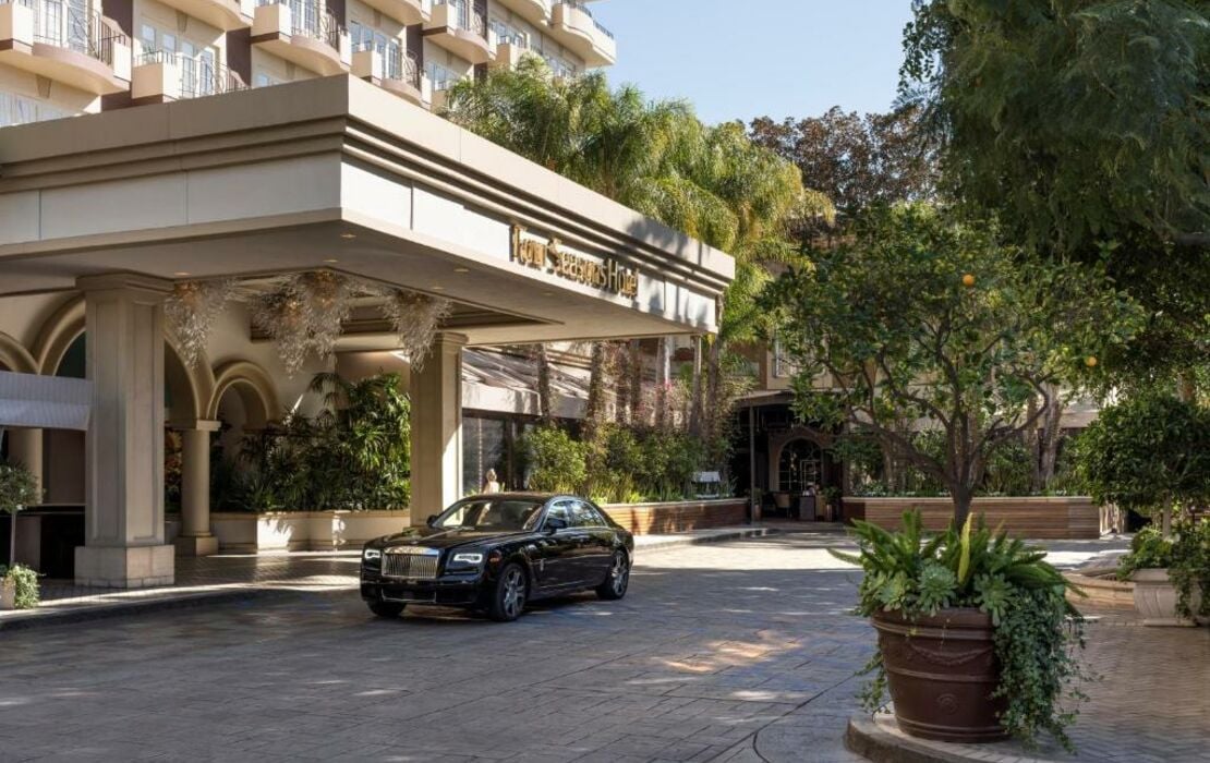 Four Seasons Los Angeles at Beverly Hills pool