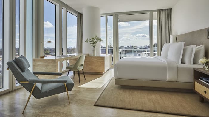 Four Seasons Surf Club suite