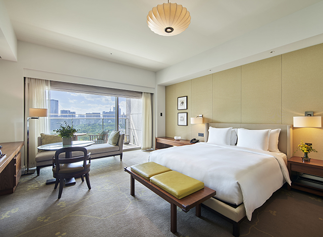 Palace Hotel Tokyo room with balcony
